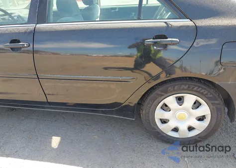 2003 Toyota Camry Le z USA, uszkodzony, nr VIN 4T1BE32K33U130034